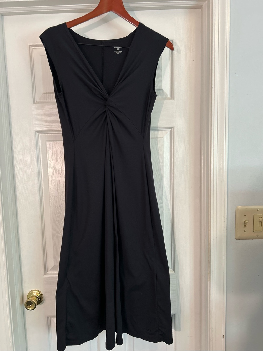 Patagonia Bandha Women’s Black Twist Front V Neck Sleeveless MIDI Dress Sz Large